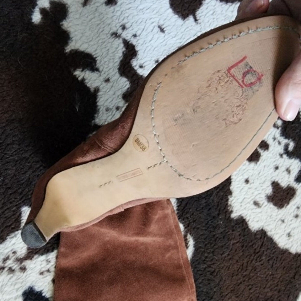 "VINCE CAMUTO" WOMEN'S GENUINE SUEDE HEELED BOOTS - BROWN - Picture 4 of 8